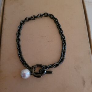 Elegant Black Chain Bracelet with Pearl Accent
